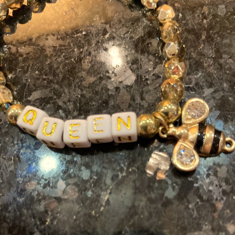 Queen bee bracelet of Czech glass golden beads